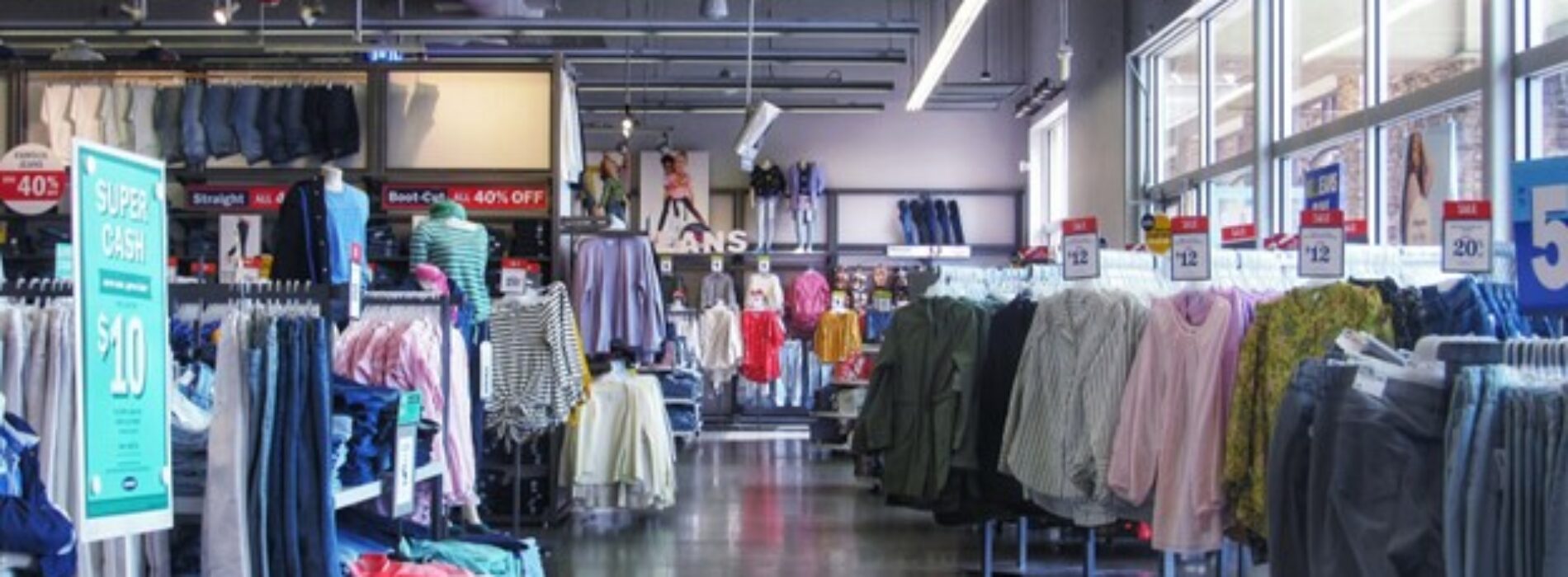 Hurtownia odzieży markowej – zaopatrz swój sklep w odzież Guess