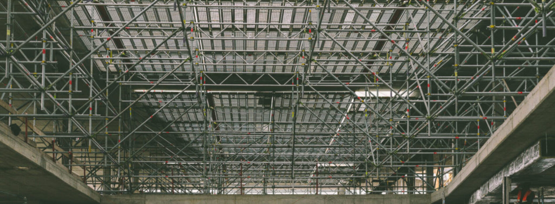 Dlaczego dźwigar kratowy stalowy jest kluczowym elementem nowoczesnych konstrukcji budowlanych?